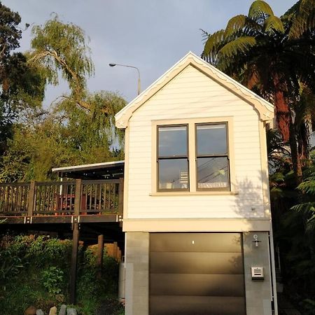 Tiny House In The Sky Hotel Dunedin Bagian luar foto