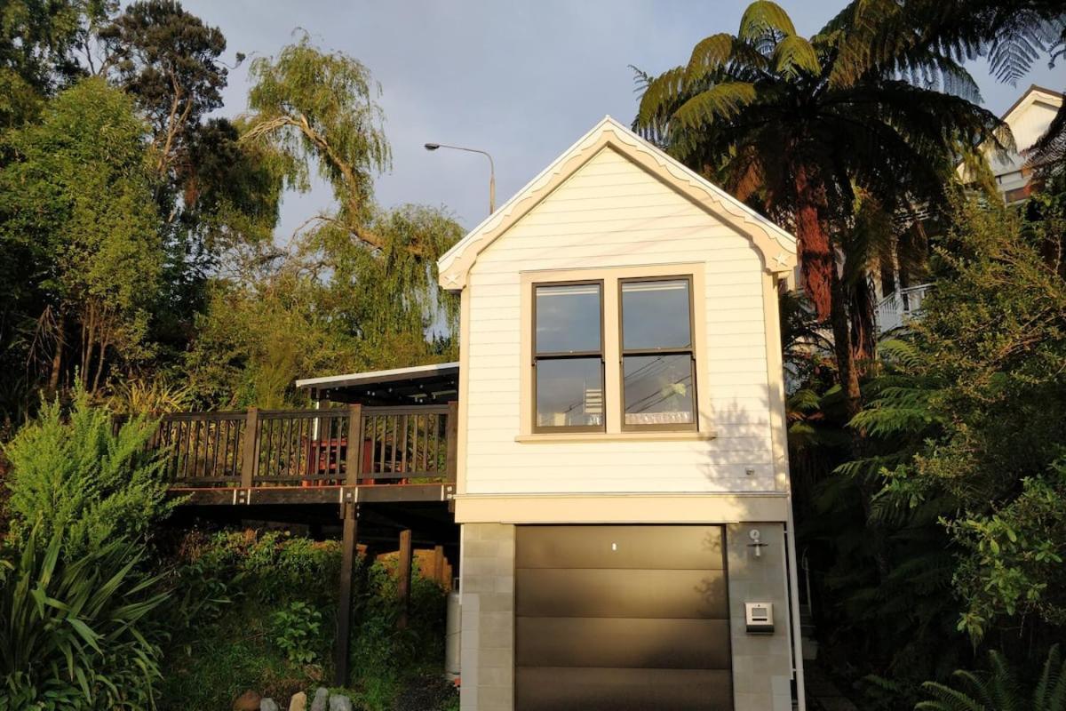 Tiny House In The Sky Hotel Dunedin Bagian luar foto