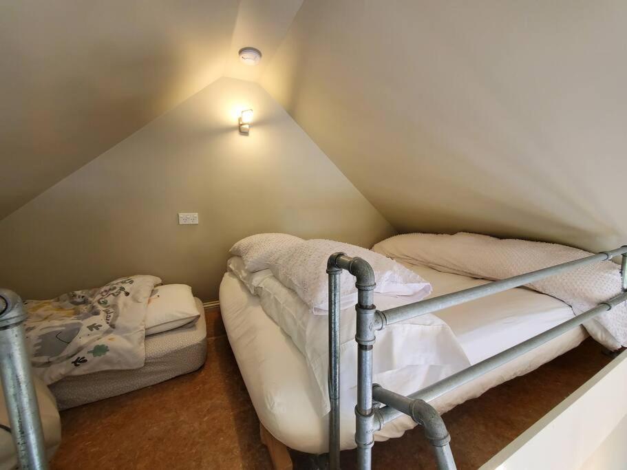 Tiny House In The Sky Hotel Dunedin Bagian luar foto
