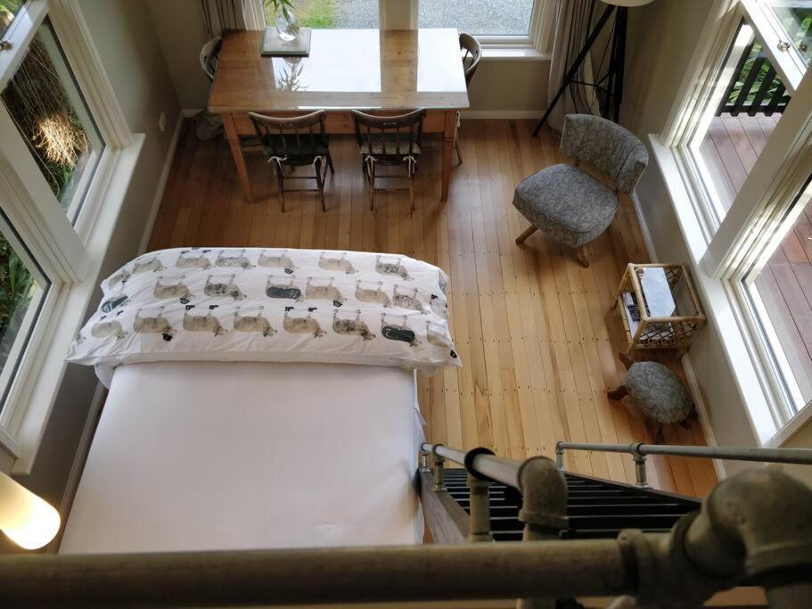 Tiny House In The Sky Hotel Dunedin Bagian luar foto