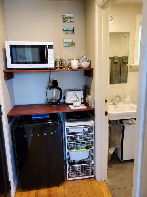 Tiny House In The Sky Hotel Dunedin Bagian luar foto