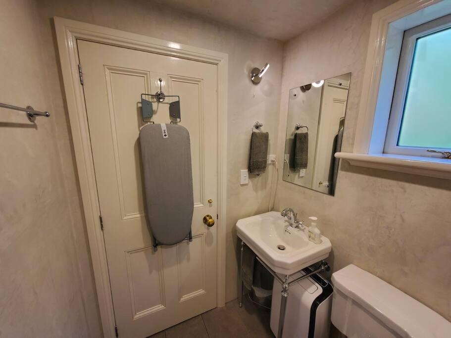 Tiny House In The Sky Hotel Dunedin Bagian luar foto