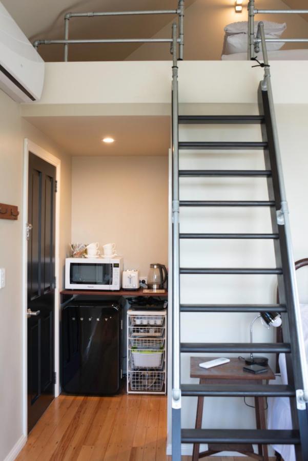 Tiny House In The Sky Hotel Dunedin Bagian luar foto