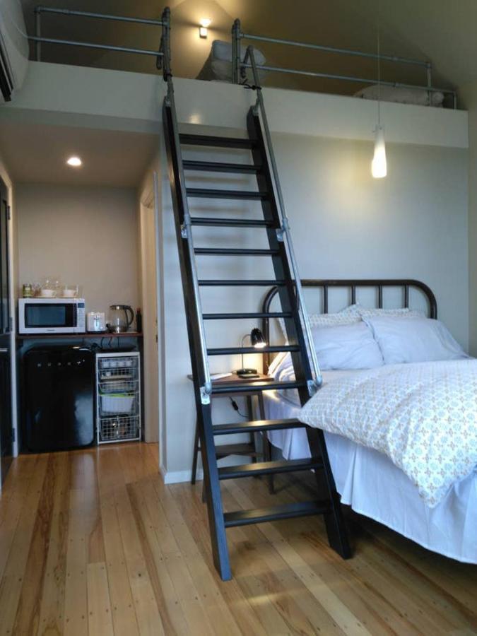 Tiny House In The Sky Hotel Dunedin Bagian luar foto